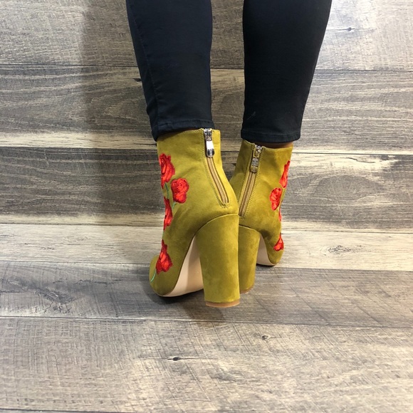 Embroidered flowers olive faux suede booties - Picture 4 of 8